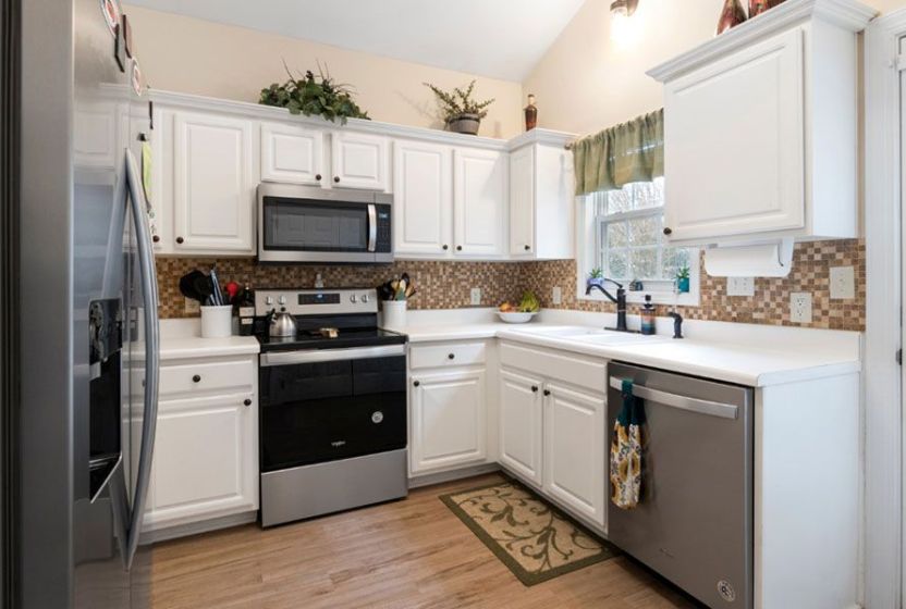 Best Backsplash Ideas for White Kitchen Cabinets