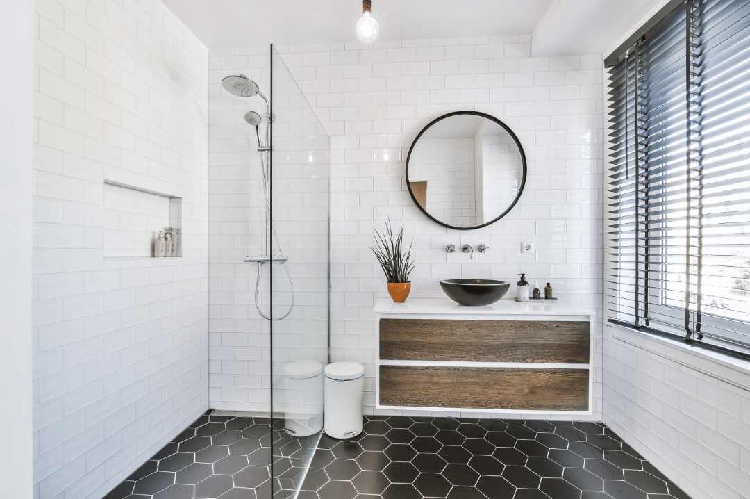 Subway wall tiles blended with black hexagon bathroom floor